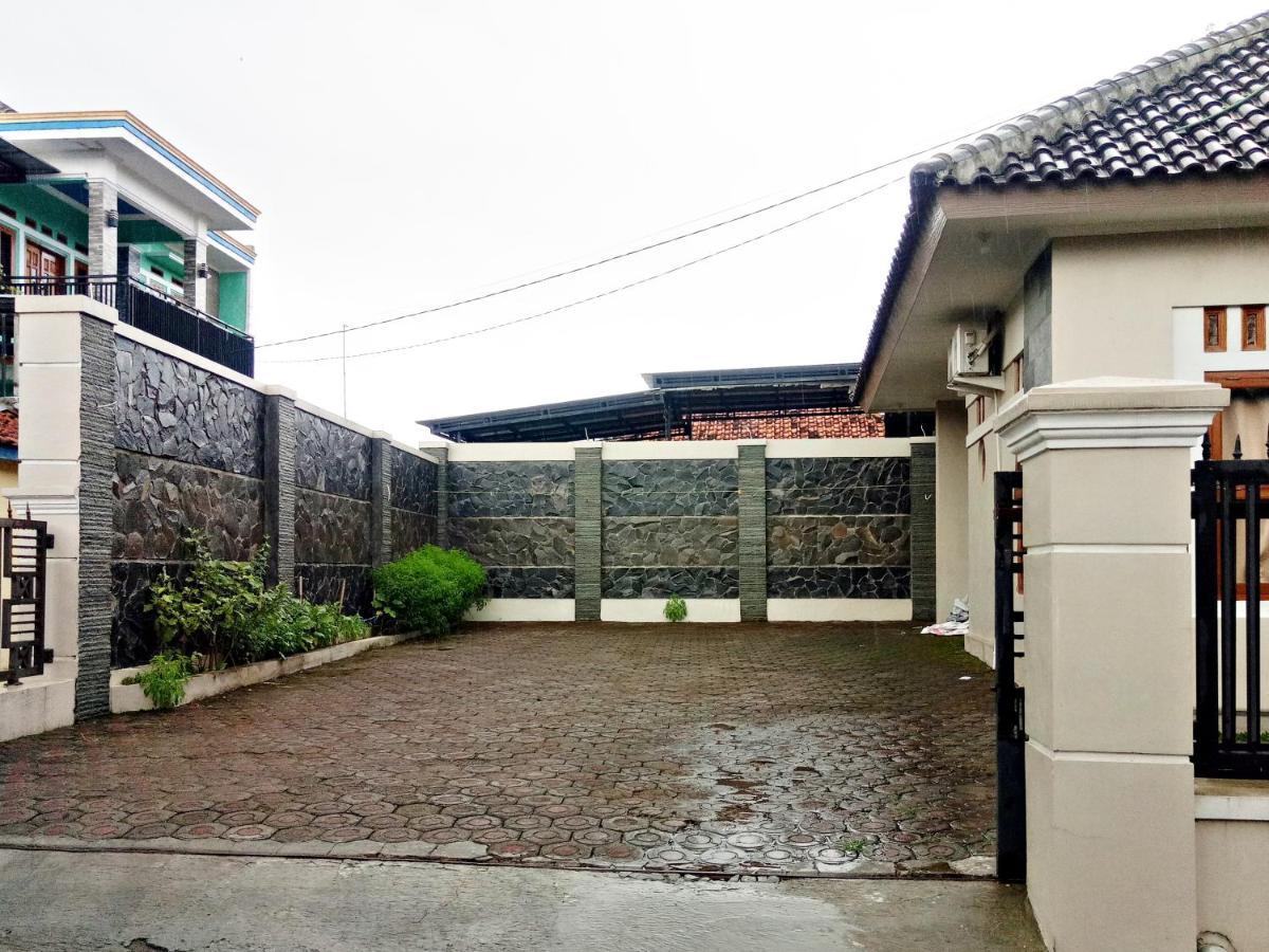 Wisma Andali Syariah Near Rsud Cideres Majalengka Exteriér fotografie